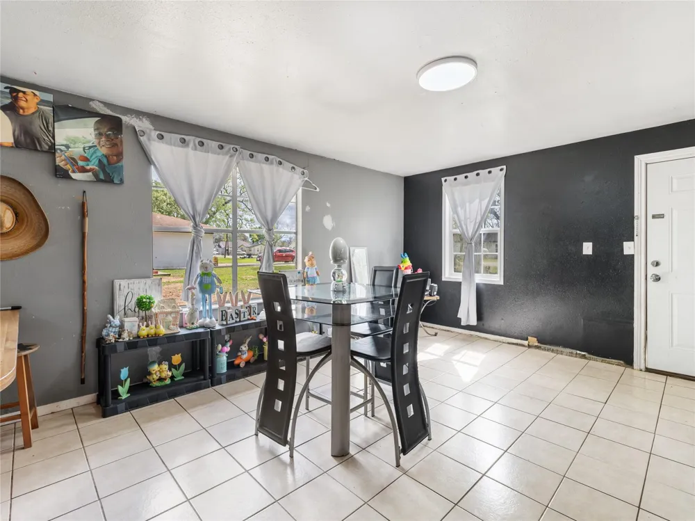 496 James Street Clute, TX 77531