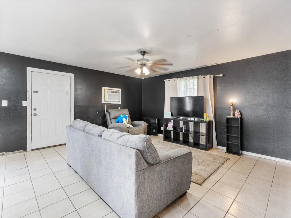 496 James Street Clute, TX 77531
