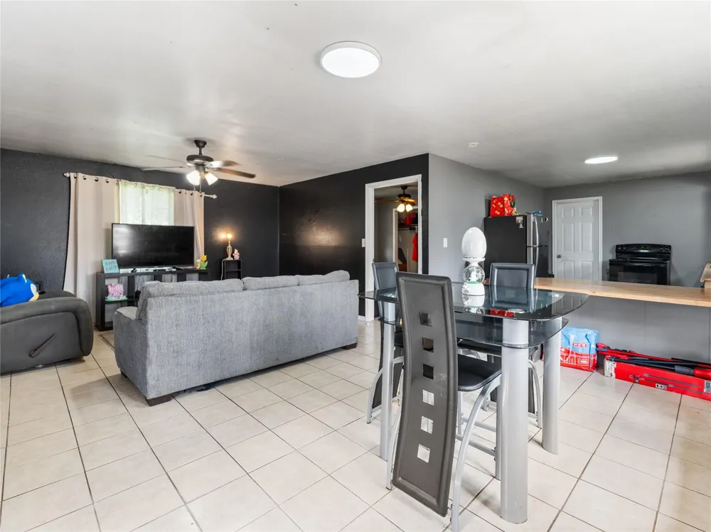 496 James Street Clute, TX 77531