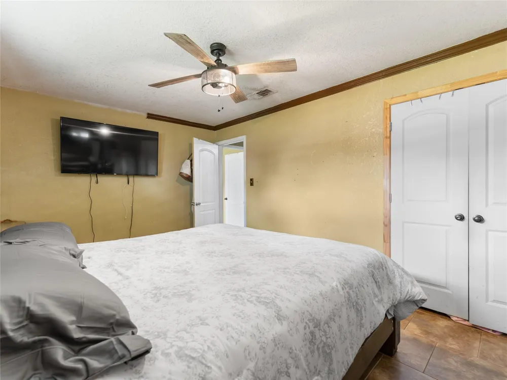 496 James Street Clute, TX 77531