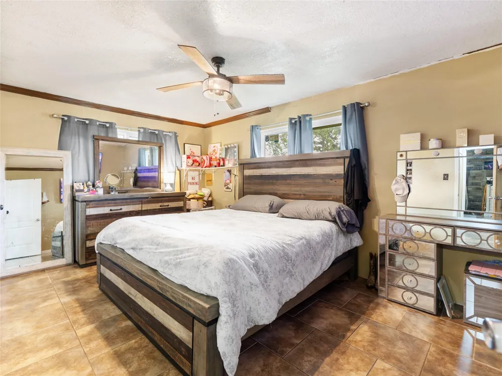 496 James Street Clute, TX 77531