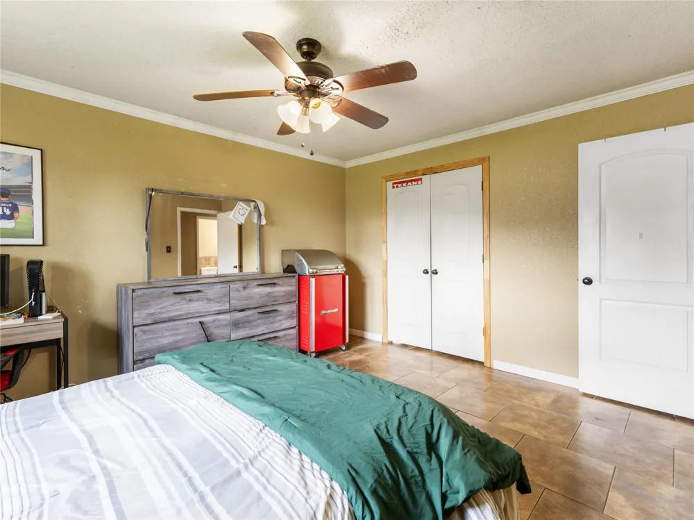 496 James Street Clute, TX 77531