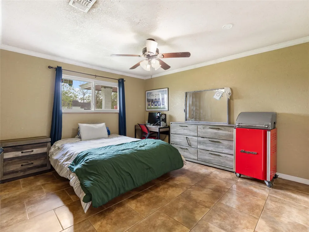 496 James Street Clute, TX 77531