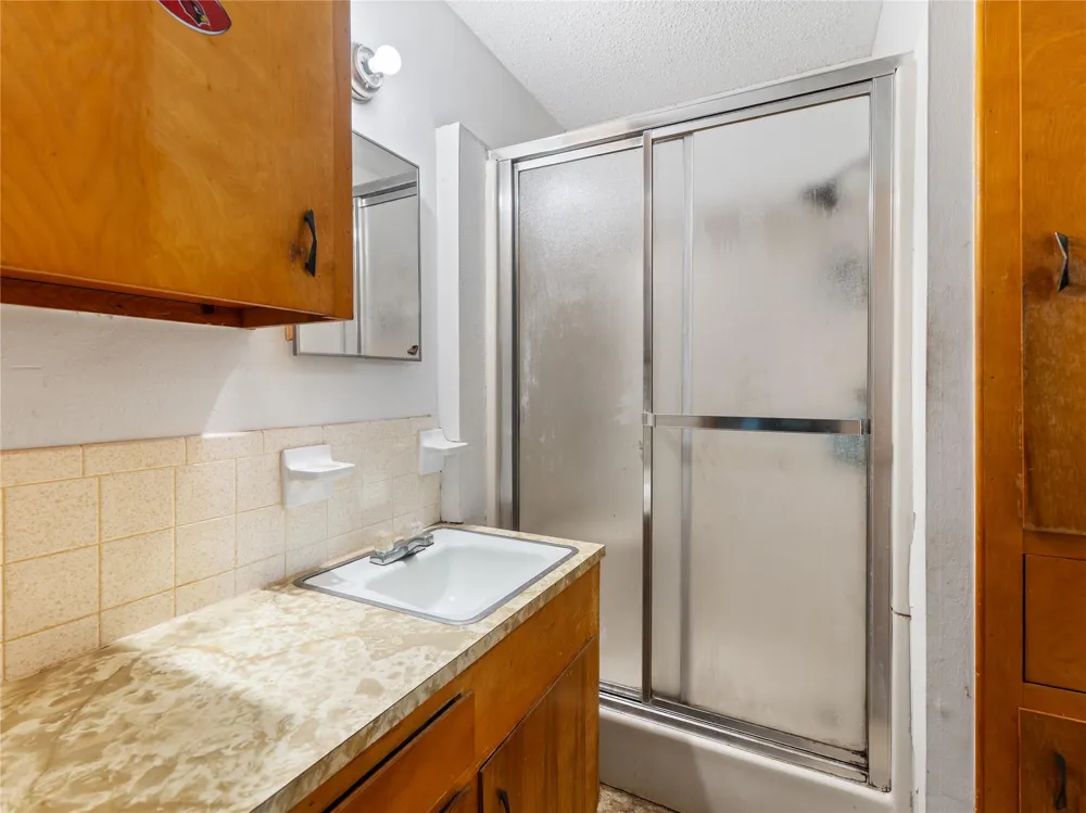 496 James Street Clute, TX 77531