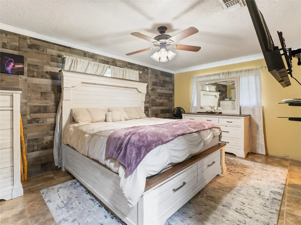 496 James Street Clute, TX 77531