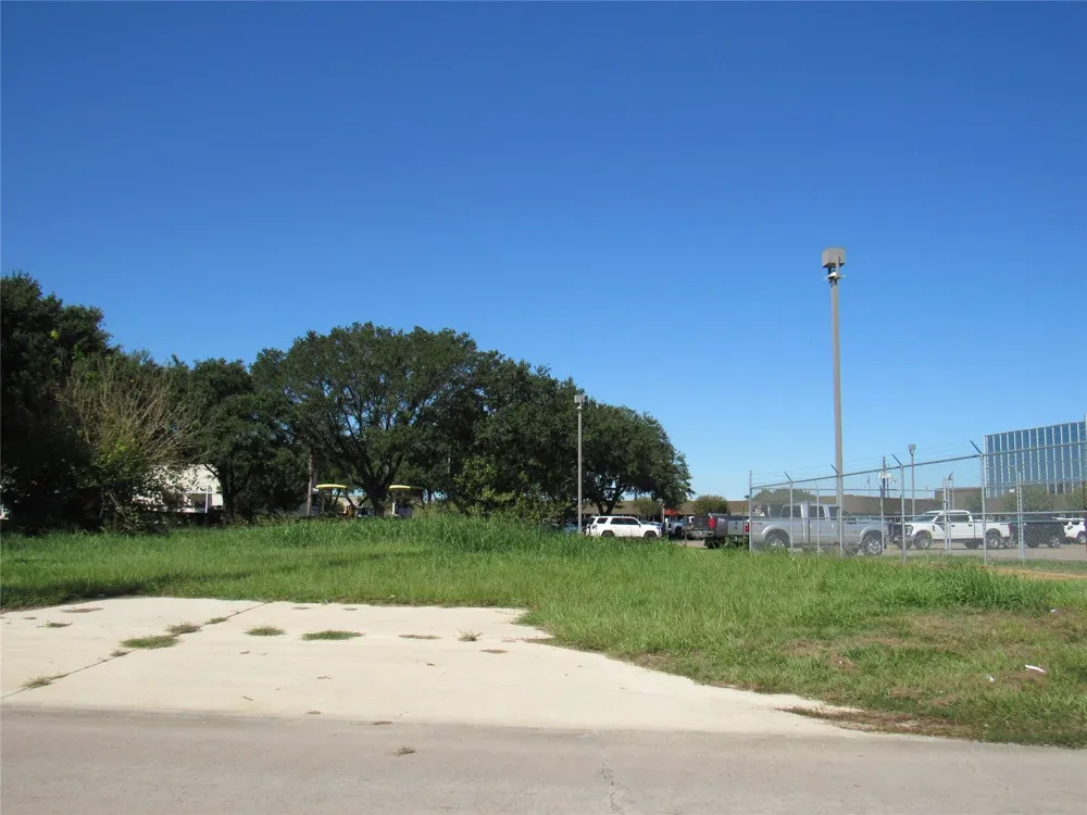 3735 Red Bluff Road Pasadena, TX 77503
