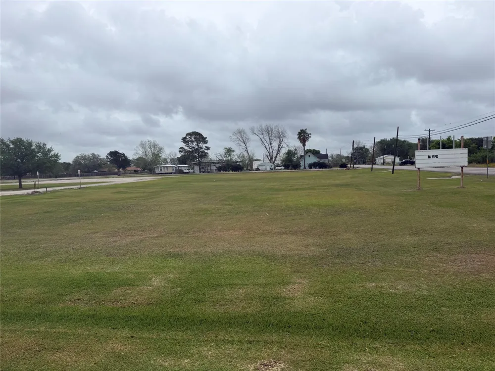 11 3rd Street Midfield, TX 77458
