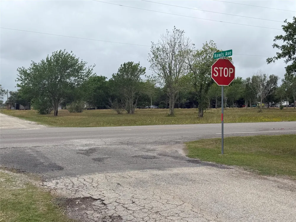 11 3rd Street Midfield, TX 77458
