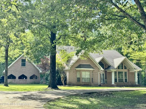 621 S Springlake Circle
