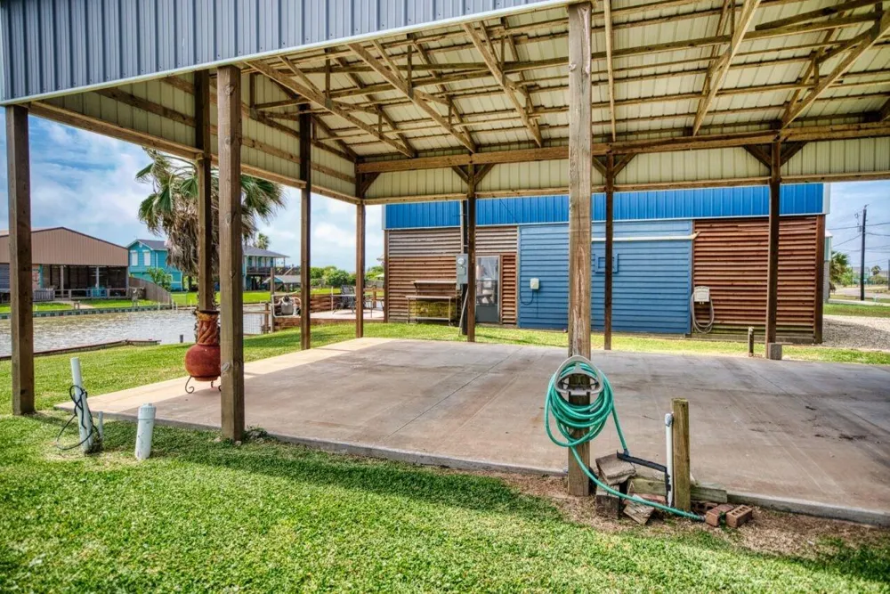 511 County Road 202 Sargent, TX 77414