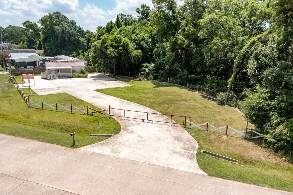 20920 Crosby Freeway Freeway Crosby, TX 77532