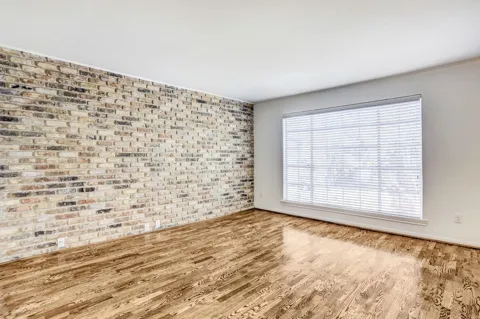 415 Hawthorne Street #4