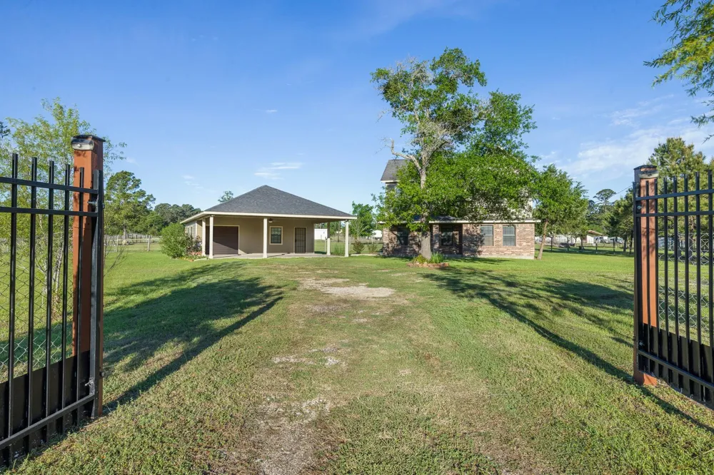 10269 Highway 90 Bedias, TX 77831