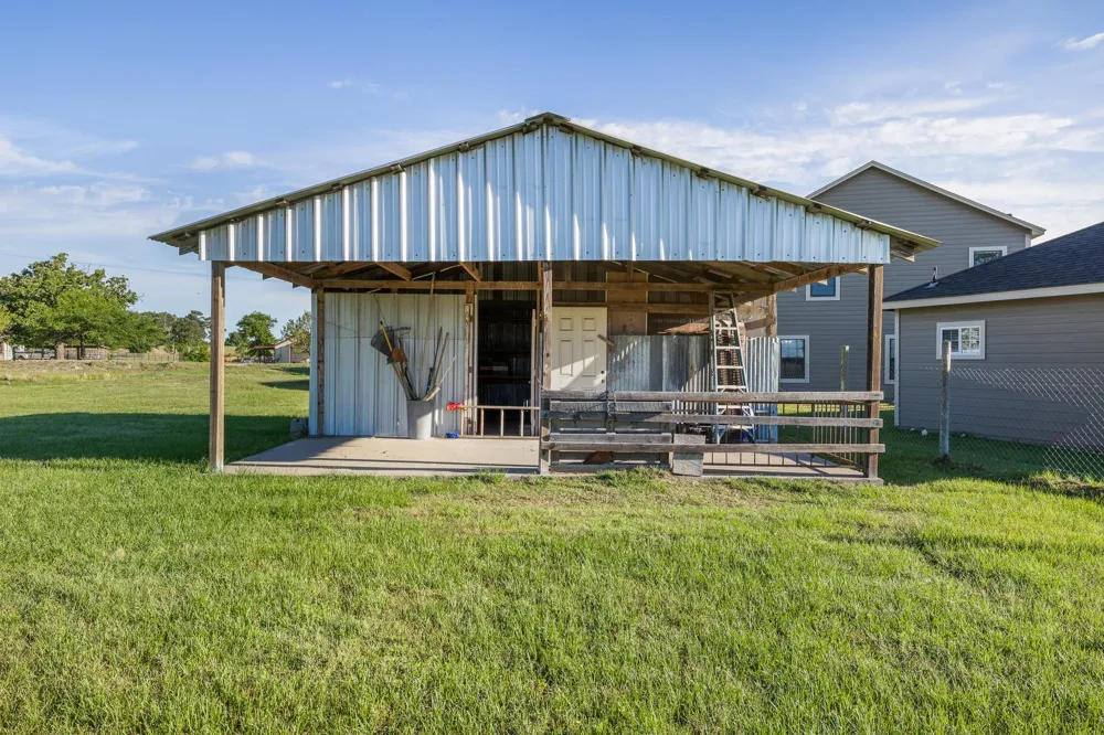 10269 Highway 90 Bedias, TX 77831