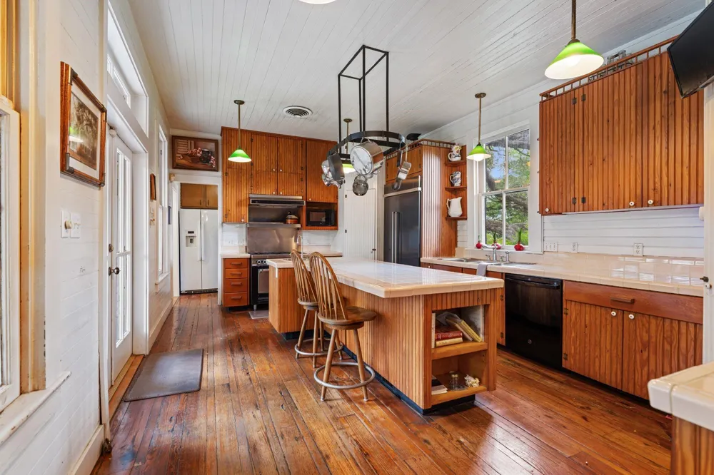 351 E Colorado Street La Grange, TX 78945