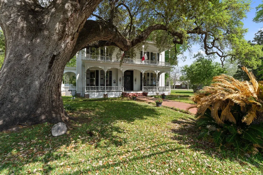 351 E Colorado Street La Grange, TX 78945