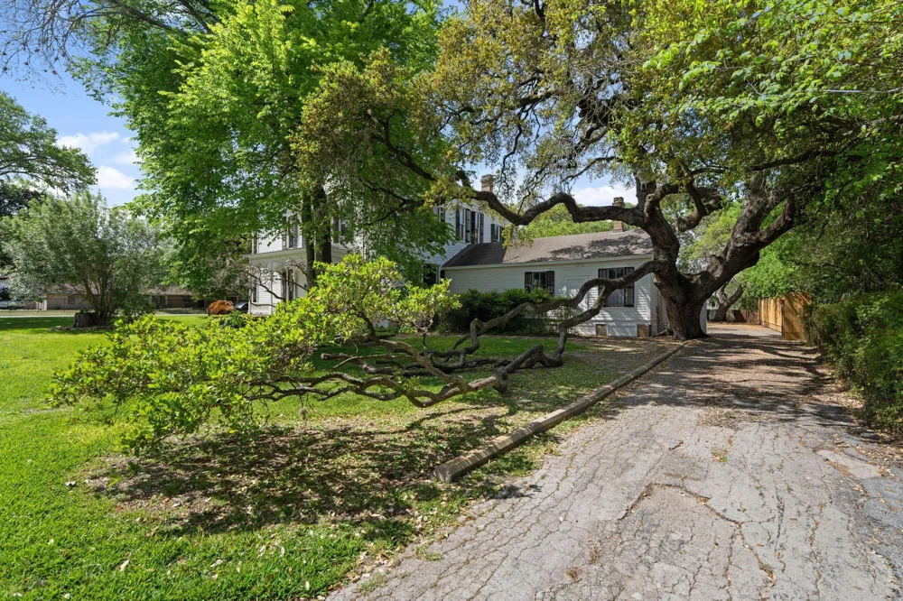 351 E Colorado Street La Grange, TX 78945
