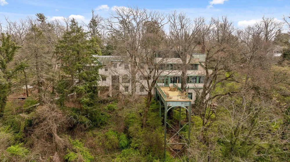 588 W Brow Road Lookout Mountain, TN 37350