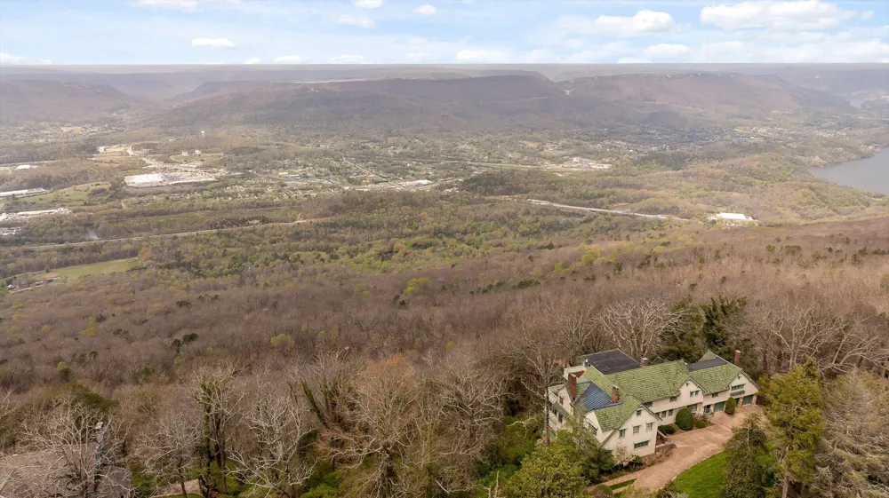 588 W Brow Road Lookout Mountain, TN 37350