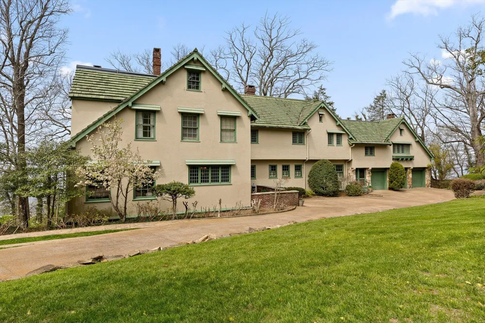 588 W Brow Road Lookout Mountain, TN 37350