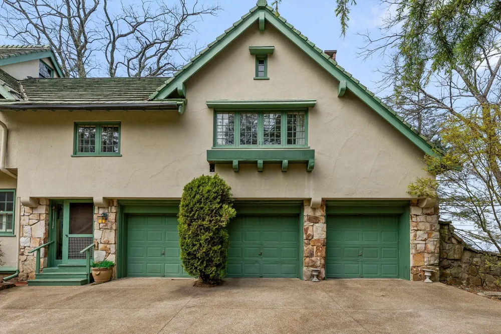 588 W Brow Road Lookout Mountain, TN 37350