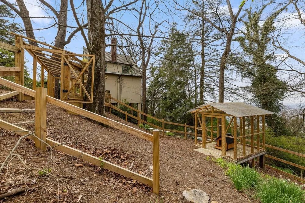 588 W Brow Road Lookout Mountain, TN 37350