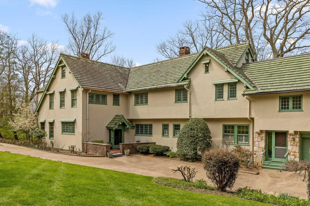 588 W Brow Road Lookout Mountain, TN 37350