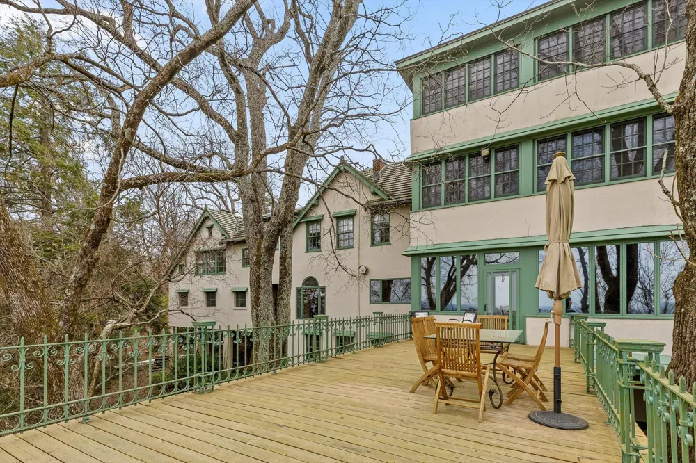 588 W Brow Road Lookout Mountain, TN 37350