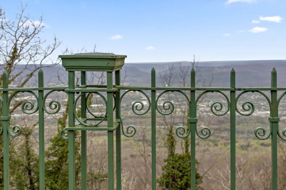 588 W Brow Road Lookout Mountain, TN 37350