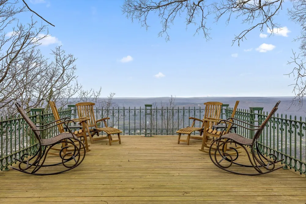 588 W Brow Road Lookout Mountain, TN 37350