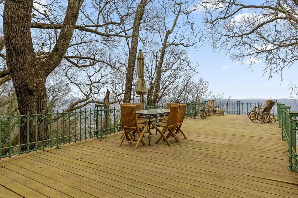 588 W Brow Road Lookout Mountain, TN 37350