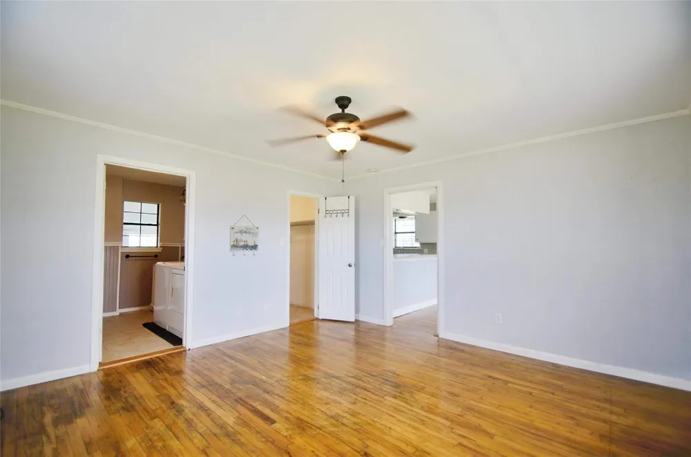 436 9th Street San Leon, TX 77539