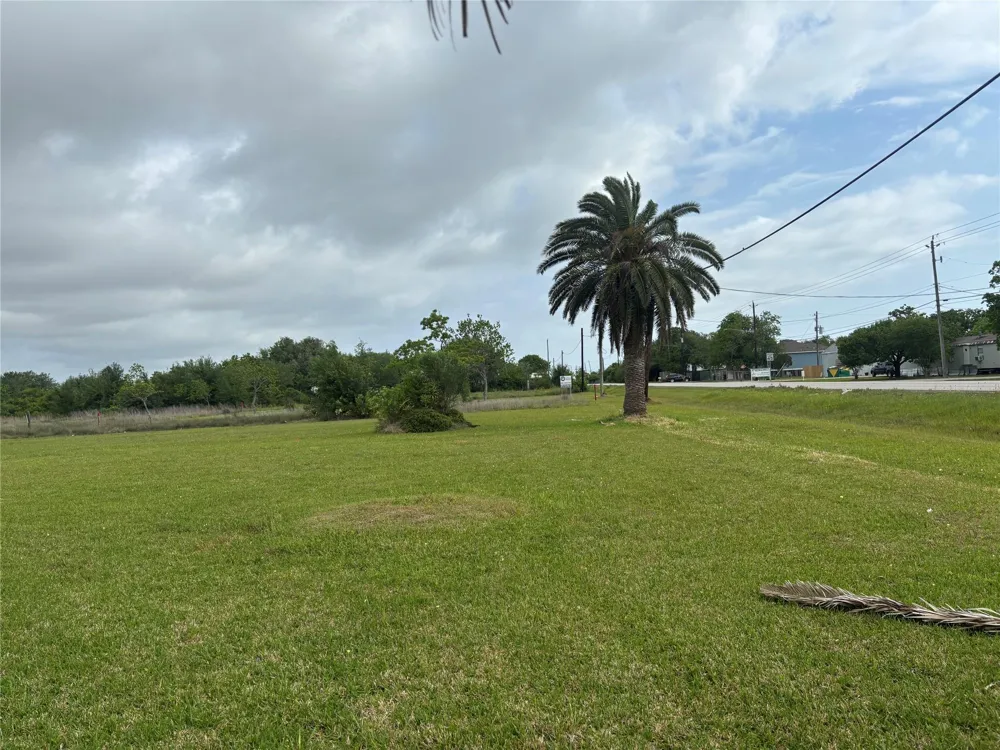 436 9th Street San Leon, TX 77539