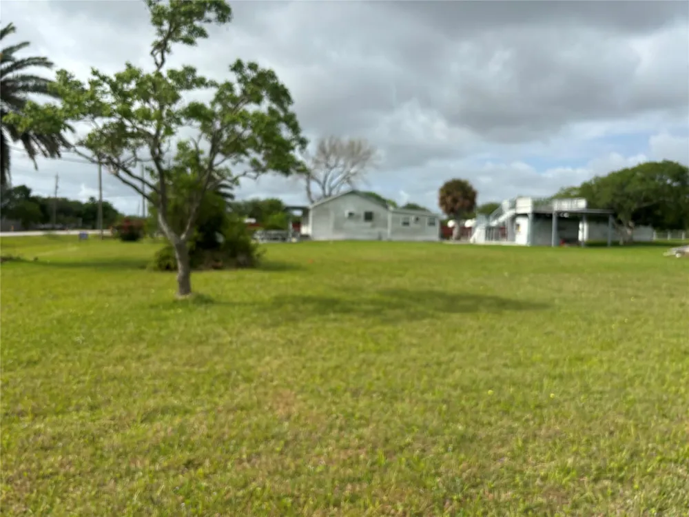 436 9th Street San Leon, TX 77539