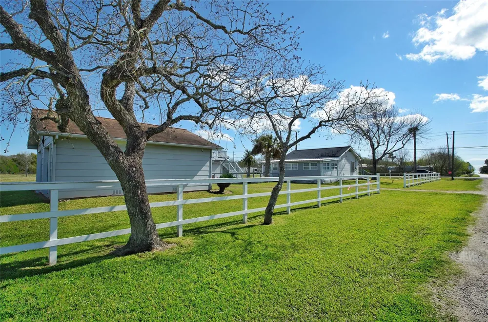 436 9th Street San Leon, TX 77539