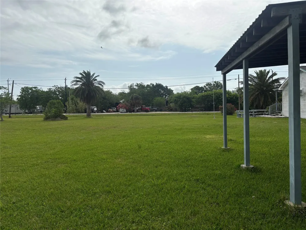 436 9th Street San Leon, TX 77539