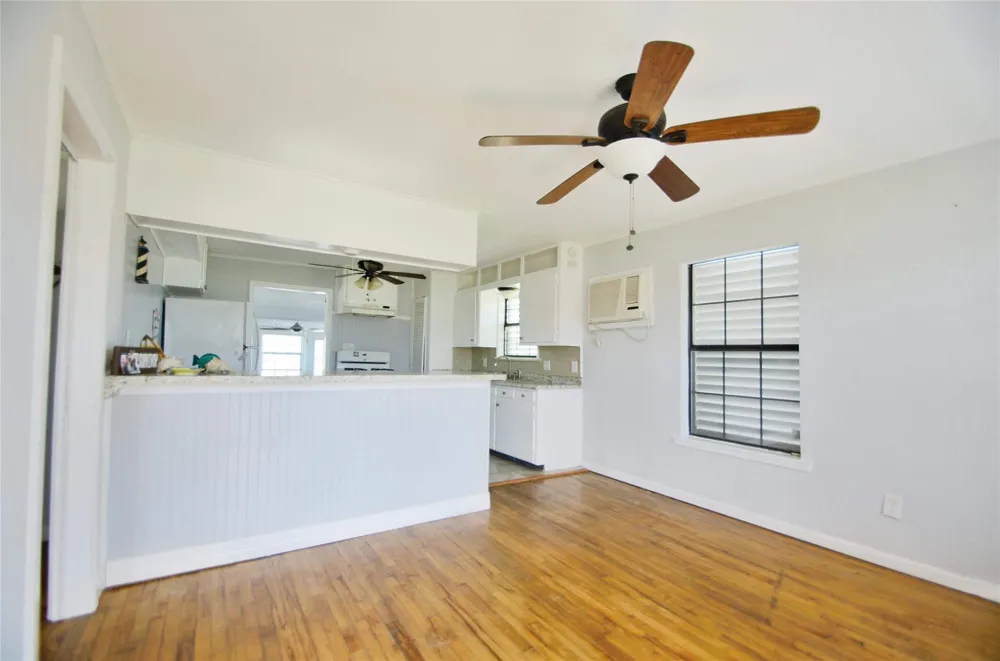 436 9th Street San Leon, TX 77539