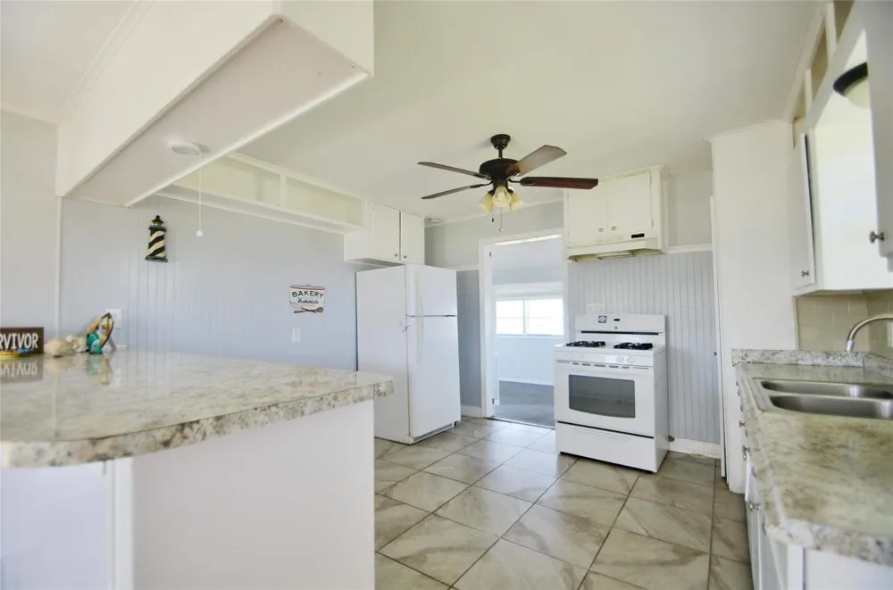 436 9th Street San Leon, TX 77539