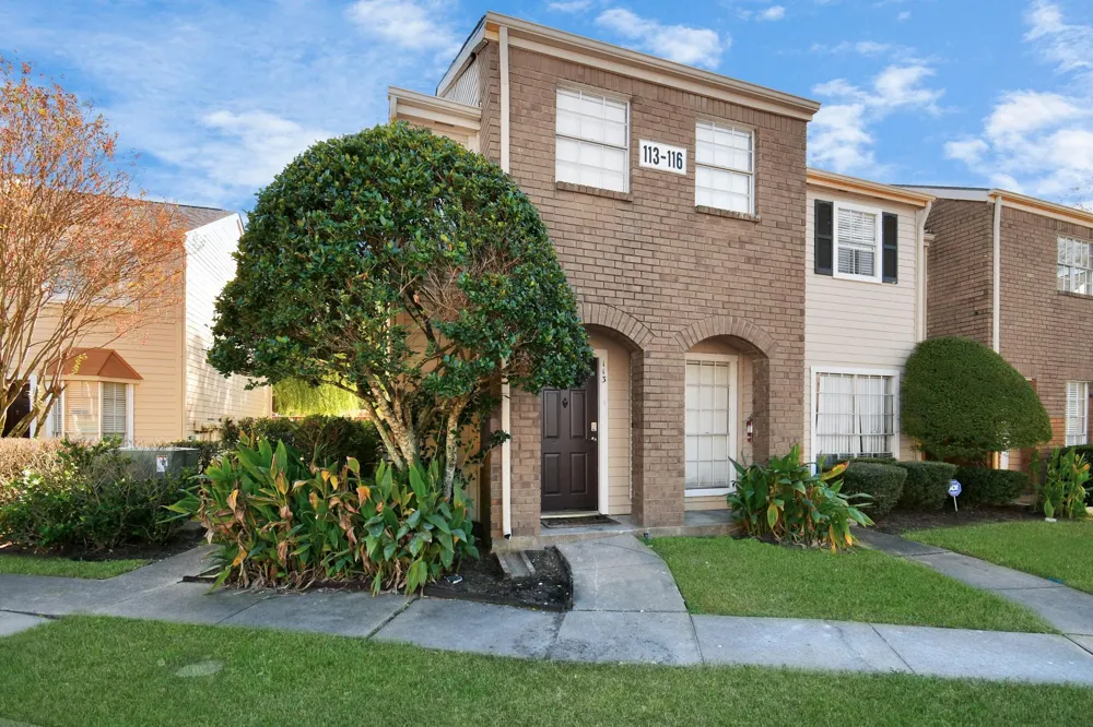 2002 Gentryside Drive #113 Houston, TX 77077