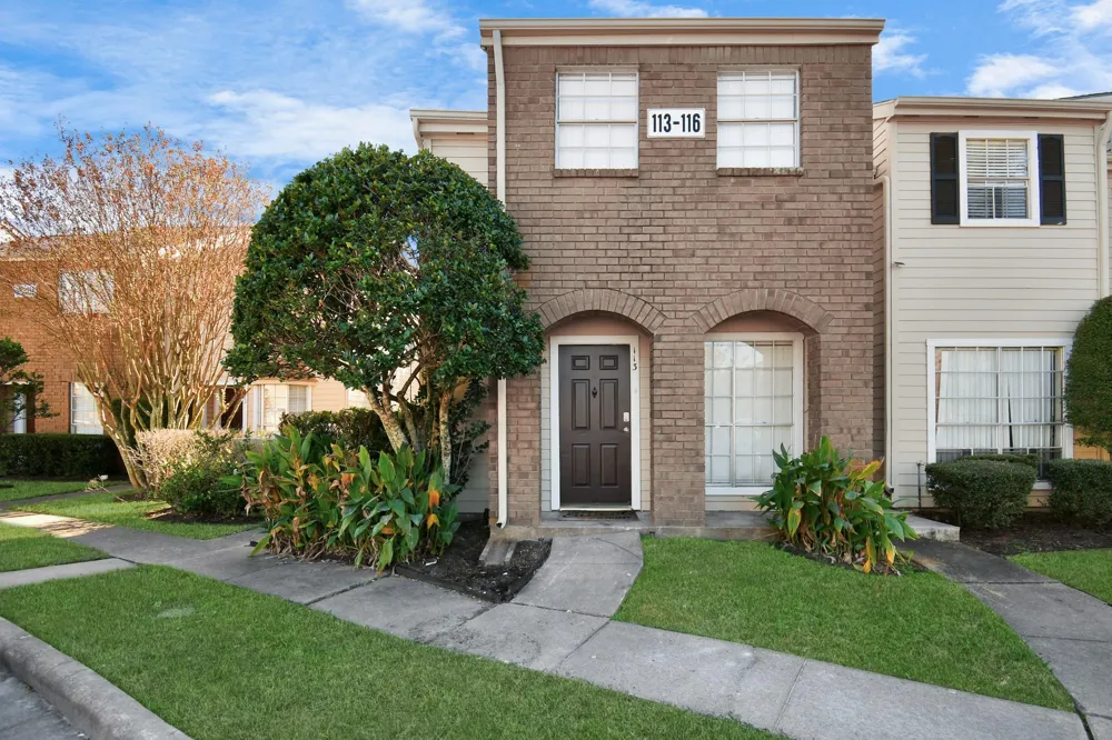 2002 Gentryside Drive #113 Houston, TX 77077