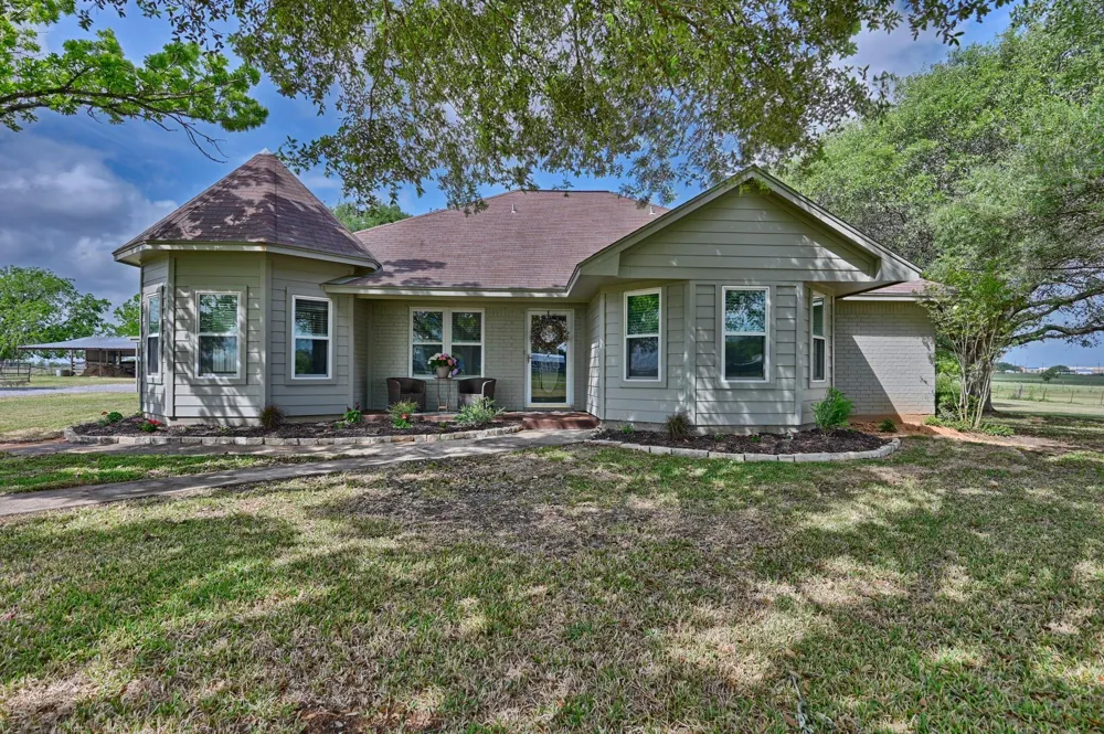 4988 Thane Road Road Navasota, TX 77868