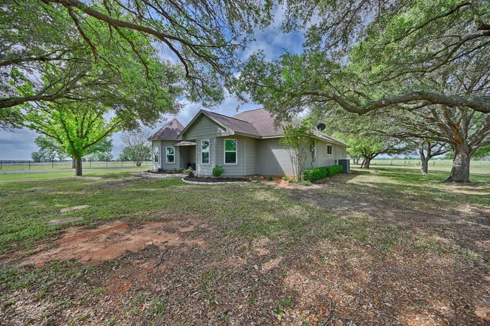 4988 Thane Road Road Navasota, TX 77868