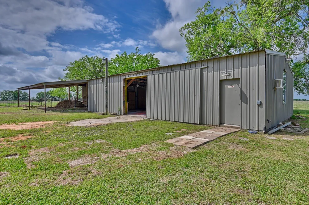 4988 Thane Road Road Navasota, TX 77868