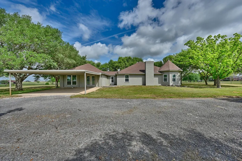 4988 Thane Road Road Navasota, TX 77868