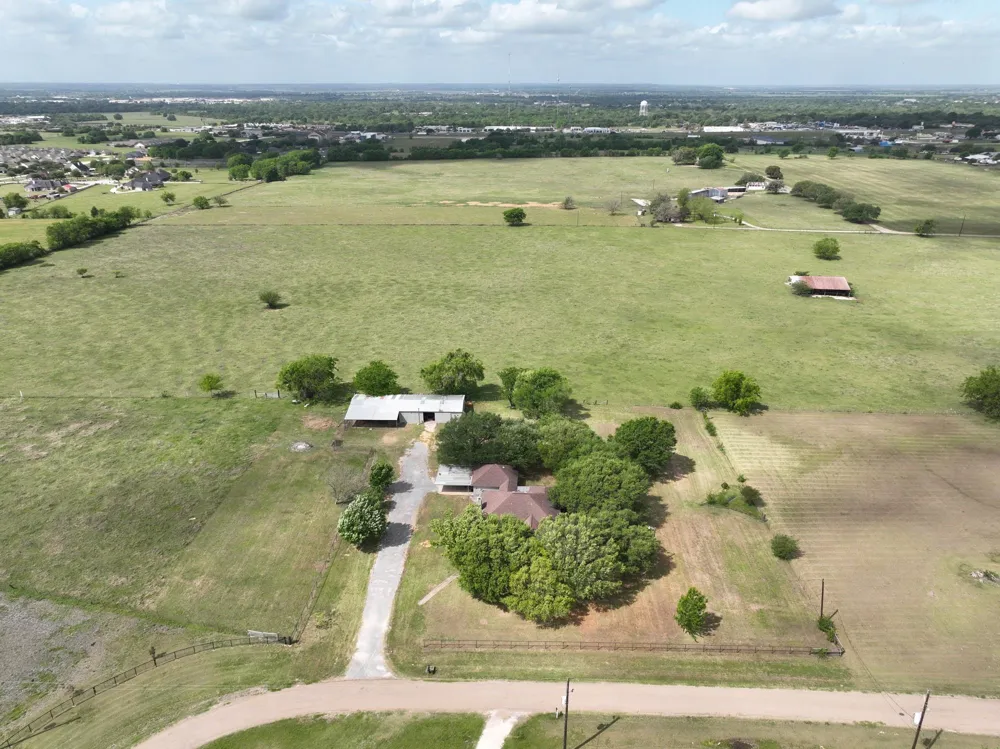 4988 Thane Road Road Navasota, TX 77868