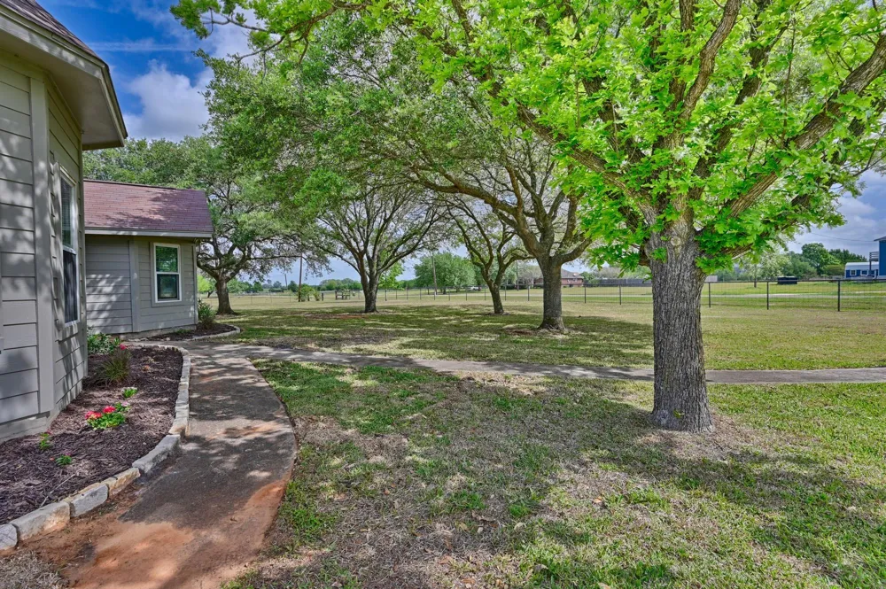 4988 Thane Road Road Navasota, TX 77868