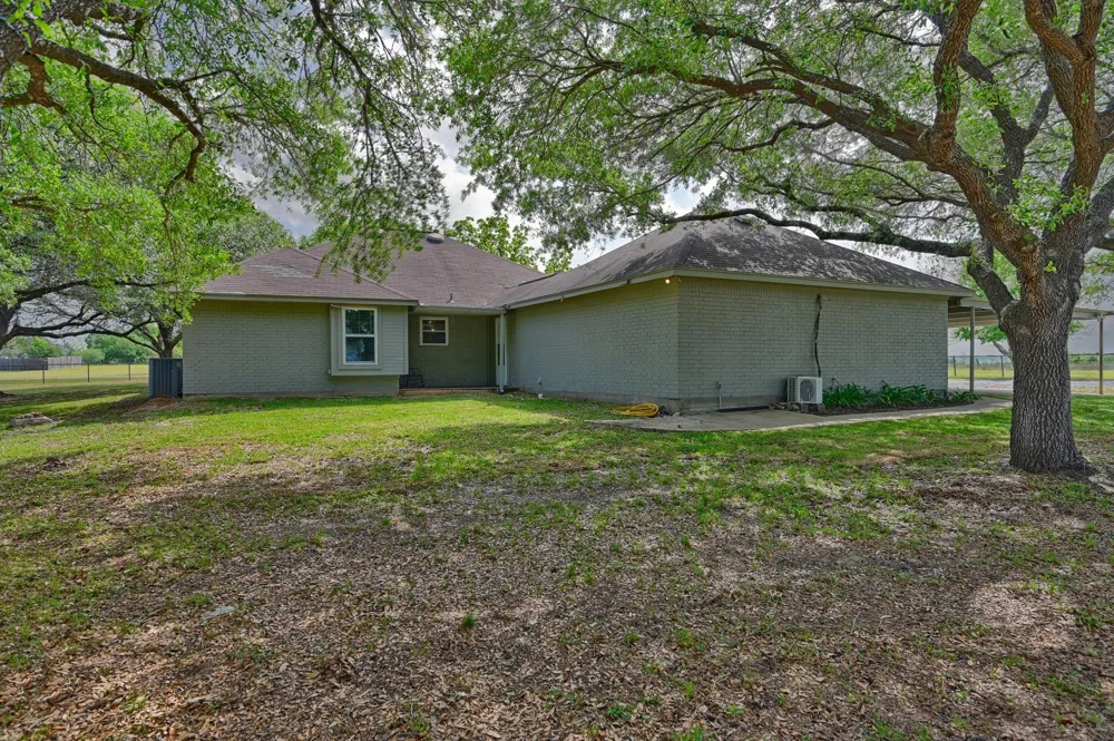 4988 Thane Road Road Navasota, TX 77868