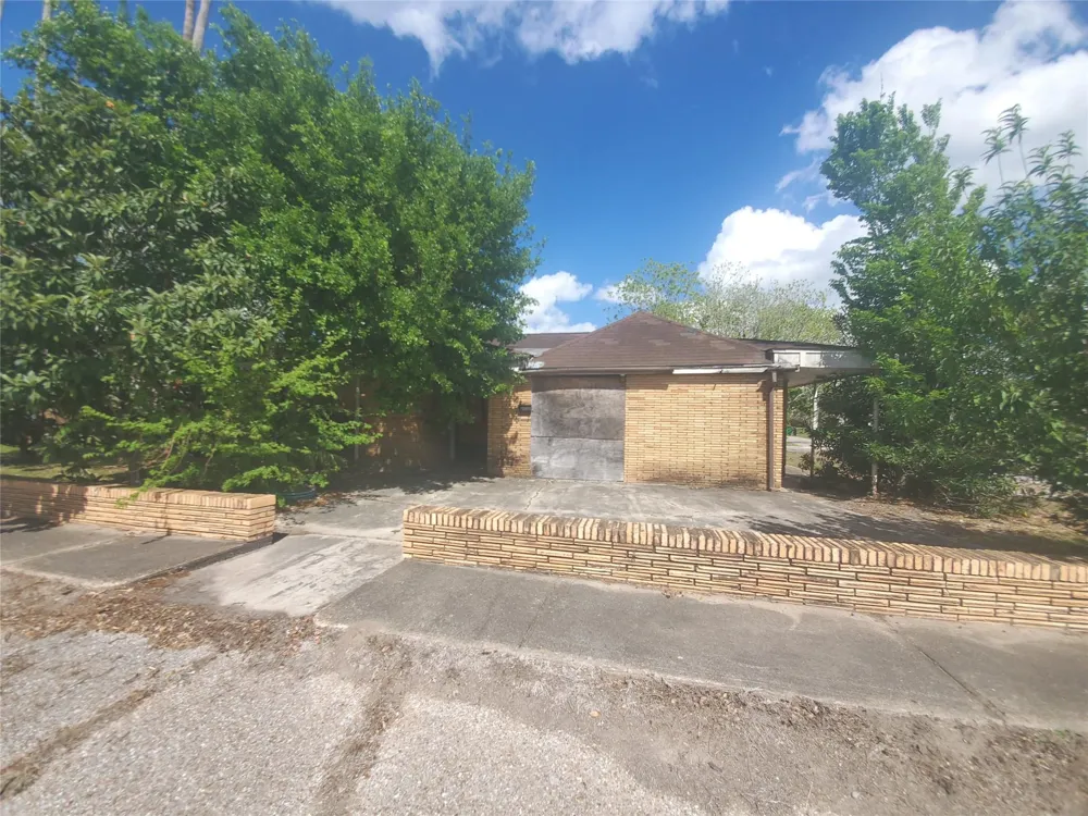 708 Velasco Street Angleton, TX 77515