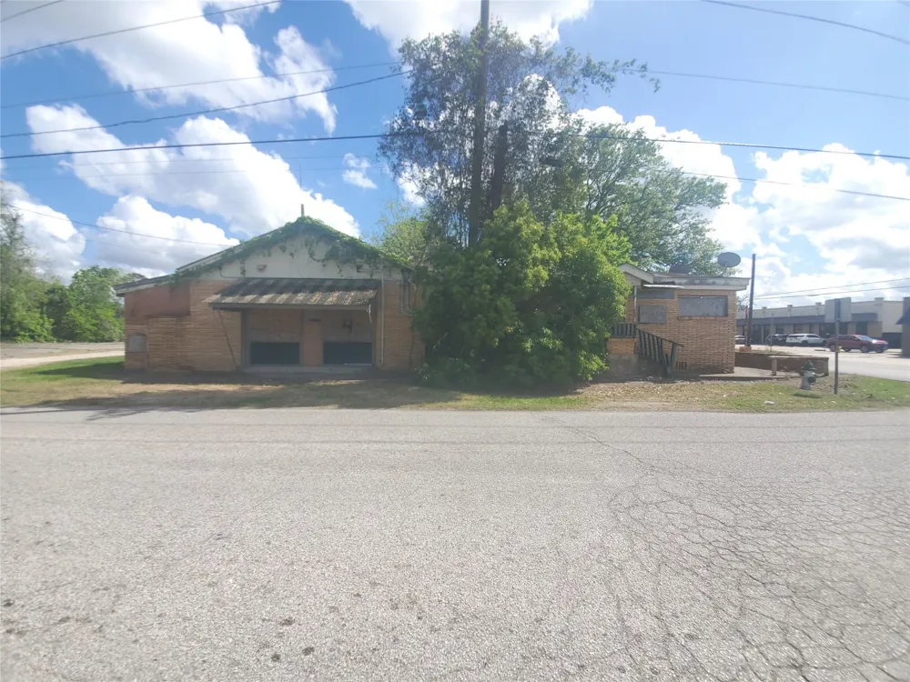708 Velasco Street Angleton, TX 77515