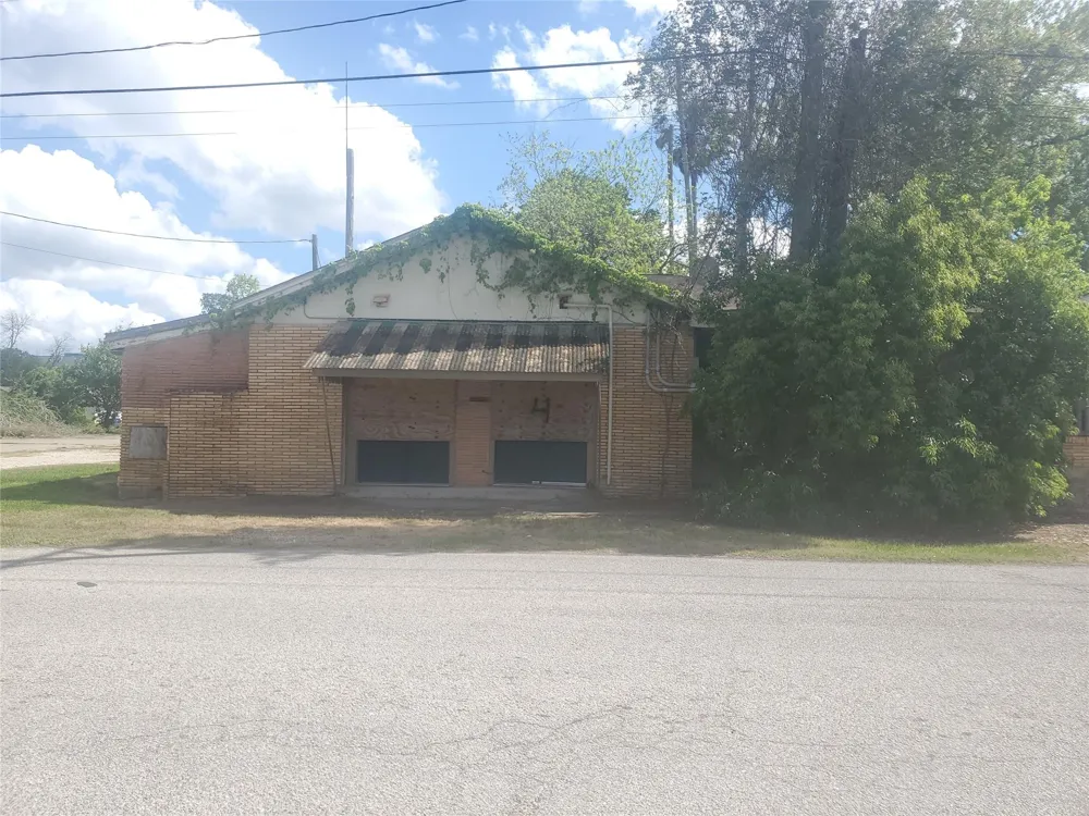 708 Velasco Street Angleton, TX 77515